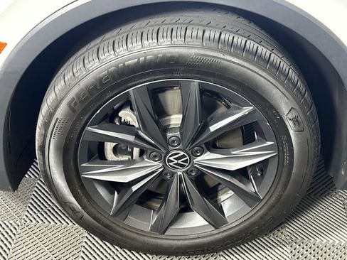 Used 2022 Volkswagen Tiguan SE FWD image 10