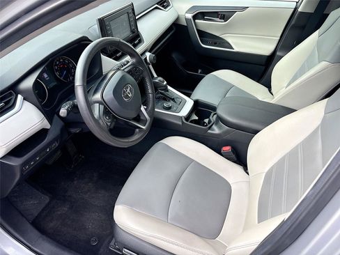 Used 2021 Toyota RAV4 XLE Premium AWD/4WD image 21