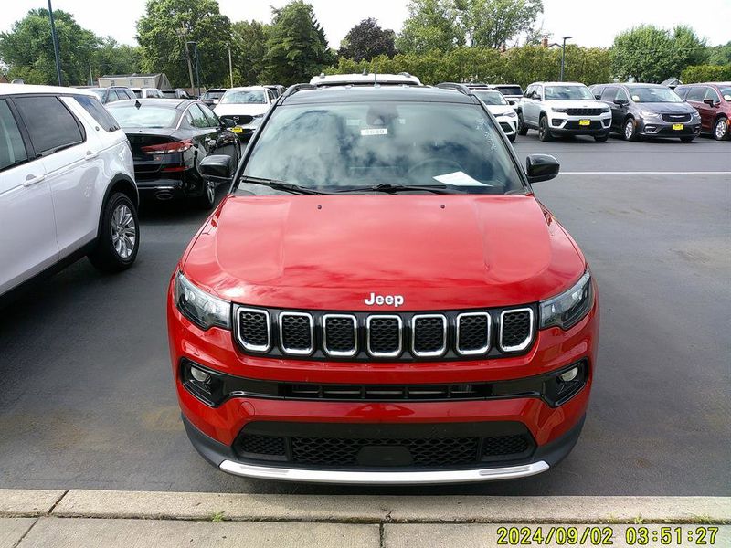 Certified 2024 Jeep Compass Limited image 1