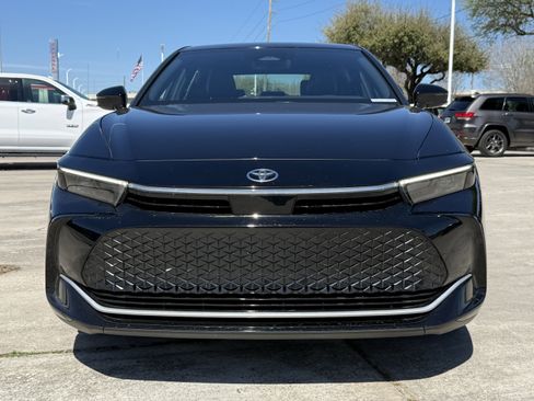 Used 2025 Toyota Crown image 11