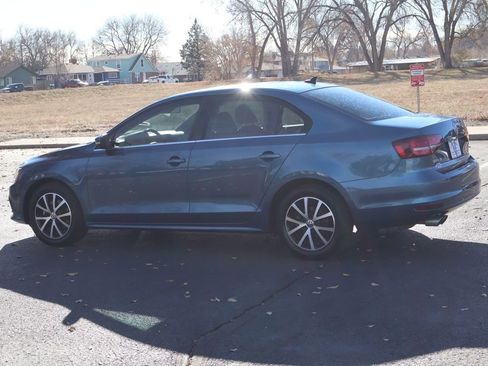 Used 2017 Volkswagen Jetta SE image 8