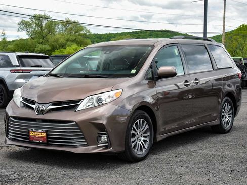 Used 2018 Toyota Sienna XLE FWD image 7