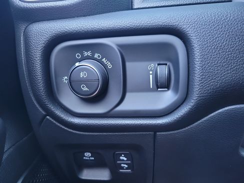 Used 2023 RAM 1500 Big Horn RWD image 31