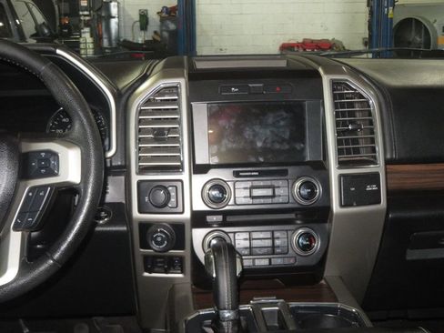 Used 2016 Ford F150 Lariat w/ Equipment Group 502A Luxury AWD/4WD image 39