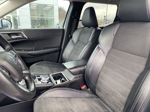 Used 2024 Mitsubishi Outlander SE image 19