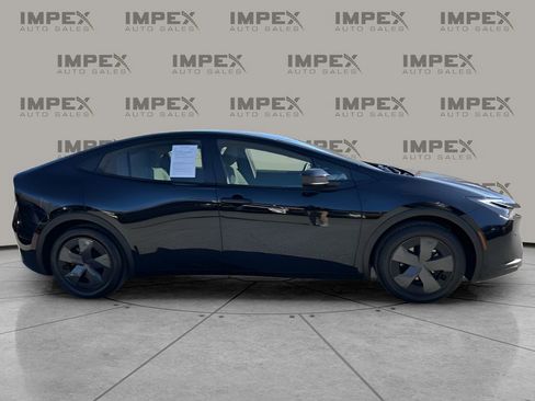 Used 2024 Toyota Prius LE image 6