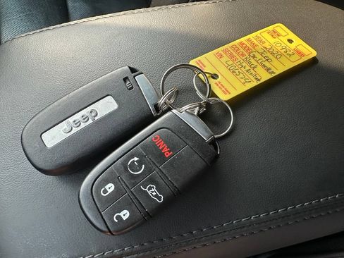 Used 2020 Jeep Grand Cherokee High Altitude AWD/4WD image 8