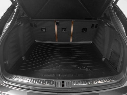 Used 2025 Porsche Macan image 17