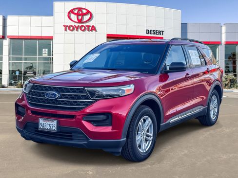 Used 2022 Ford Explorer XLT image 3