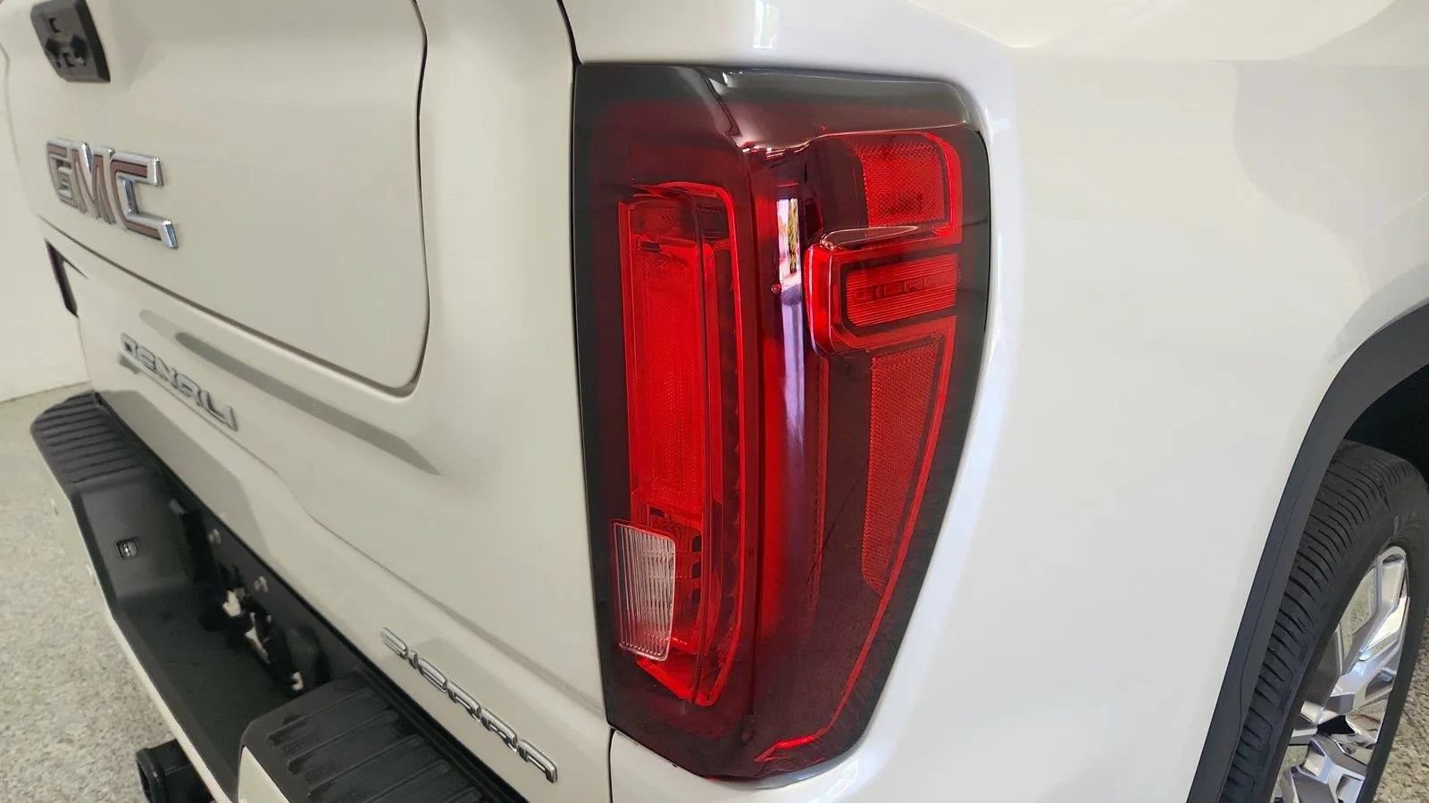 Used 2024 GMC Sierra 1500 Denali w/ Denali Reserve Package AWD/4WD image 33
