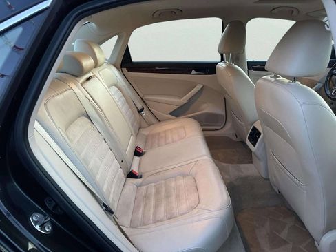 Used 2013 Volkswagen Passat 2.5 SEL Premium image 18