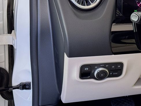 New 2025 Mercedes-Benz GLA 250 image 10