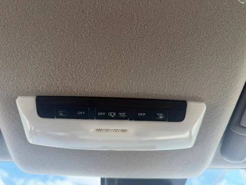 Used 2020 Nissan Versa SV FWD image 20