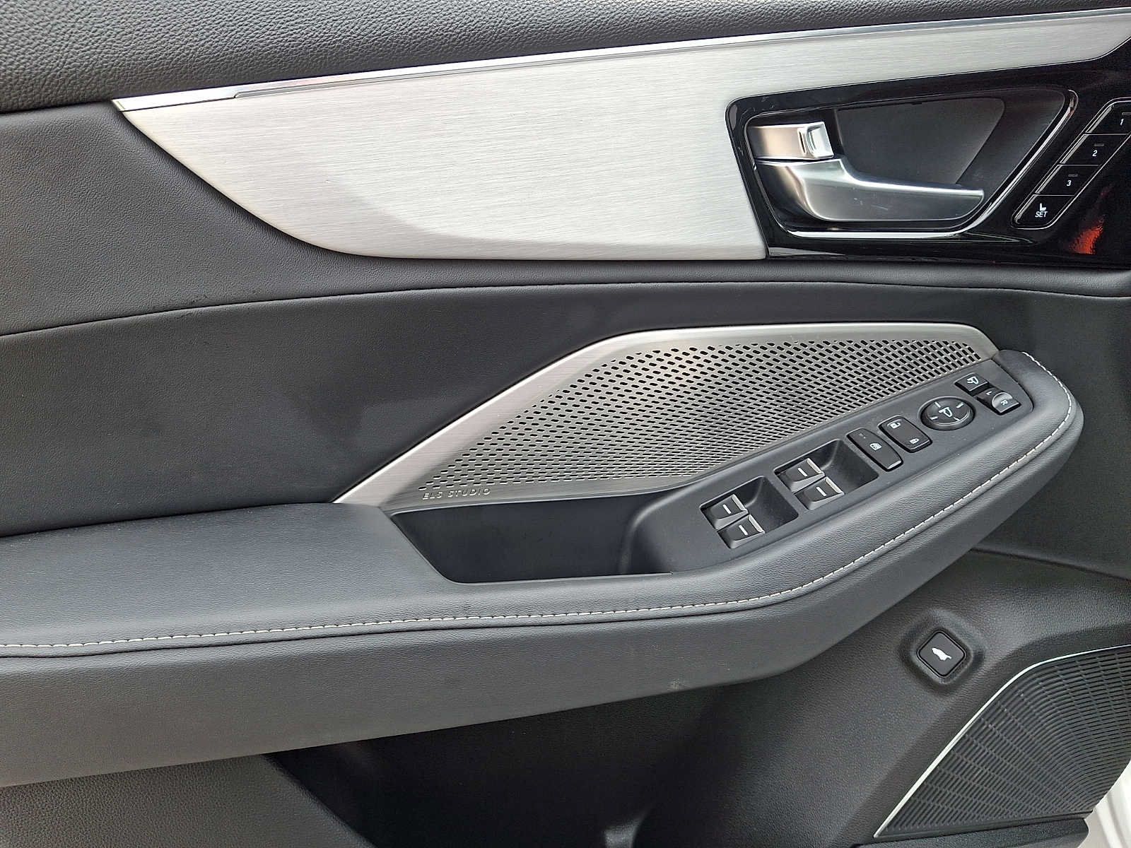 Certified 2024 Acura MDX w/ Technology Package AWD/4WD image 12