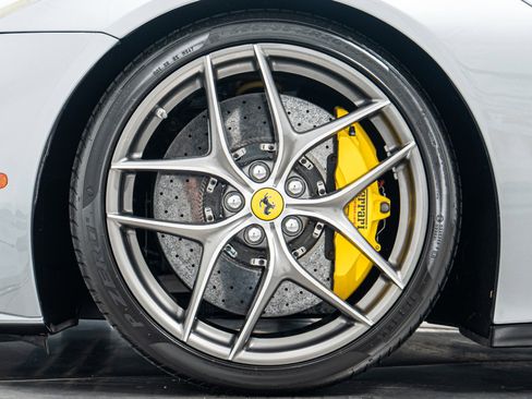 Used 2016 Ferrari F12 Berlinetta RWD image 10