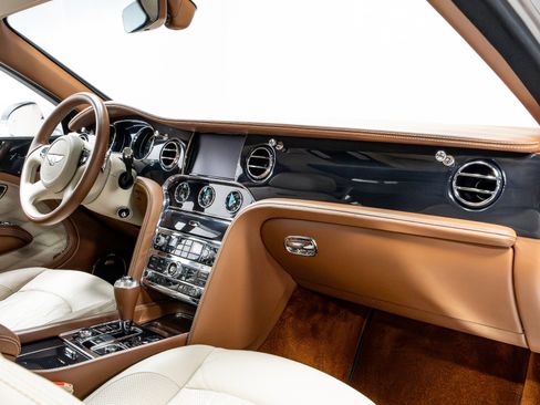 Used 2017 Bentley Mulsanne Speed image 27