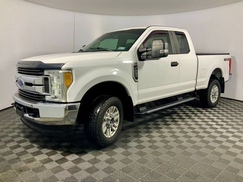 Used 2017 Ford F250 XL w/ STX Appearance Package AWD/4WD image 7