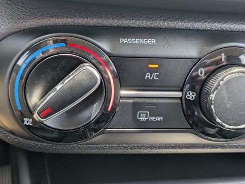 Used 2020 Kia Soul LX FWD image 26