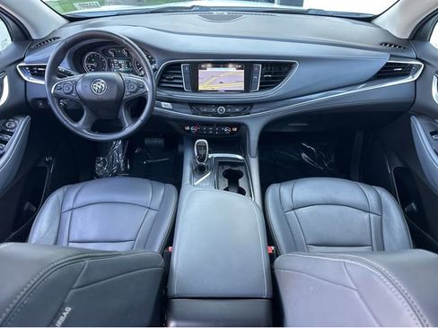 Used 2019 Buick Enclave Essence image 8