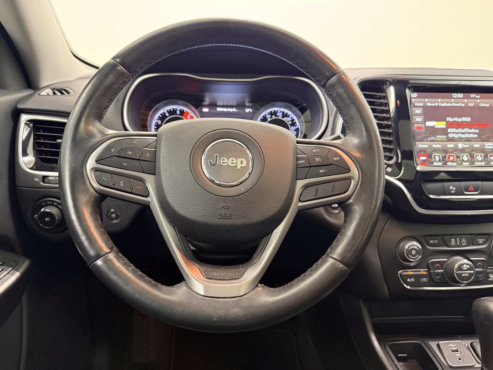 Used 2019 Jeep Cherokee Limited w/ Trailer Tow Group FWD image 21
