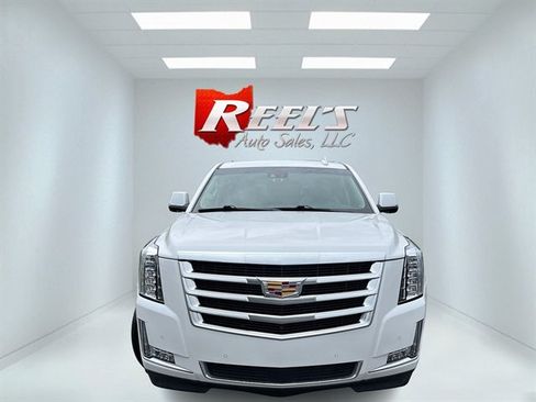 Used 2020 Cadillac Escalade Premium Luxury AWD/4WD image 2