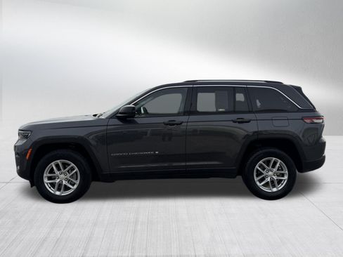Used 2023 Jeep Grand Cherokee Laredo AWD/4WD image 4
