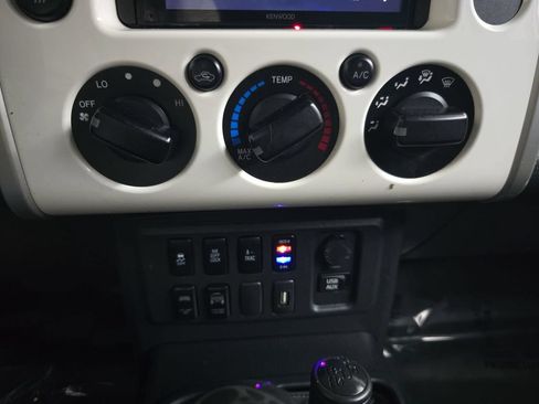Used 2012 Toyota FJ Cruiser 4WD w/ Convenience Pkg image 25