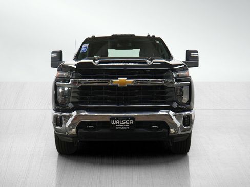 Used 2024 Chevrolet Silverado 3500 LT w/ Safety Package AWD/4WD image 8