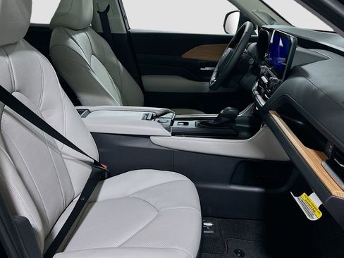 New 2026 Toyota Grand Highlander FWD image 30
