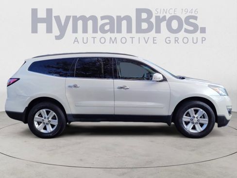 Used 2013 Chevrolet Traverse LT image 2