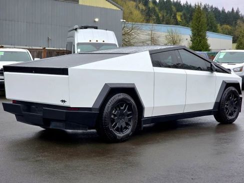 Used 2024 Tesla Cybertruck Cyberbeast AWD/4WD image 8