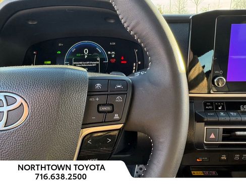 Used 2025 Toyota Camry SE w/ Convenience Package image 29