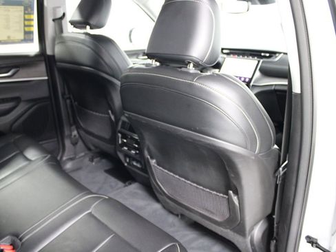 Used 2023 Jeep Grand Cherokee Limited image 28