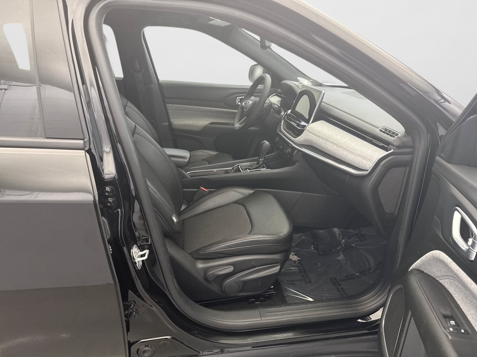Used 2024 Jeep Compass Latitude AWD/4WD image 16