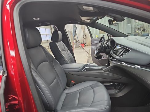 Used 2024 Buick Enclave Premium image 10