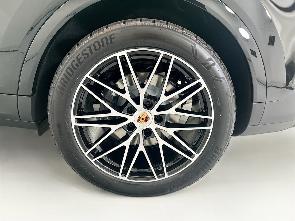 Used 2026 Porsche Cayenne AWD/4WD image 31