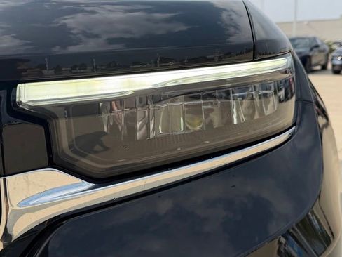 Certified 2022 Jeep Grand Cherokee L Overland w/ Luxury Tech Group IV AWD/4WD image 9