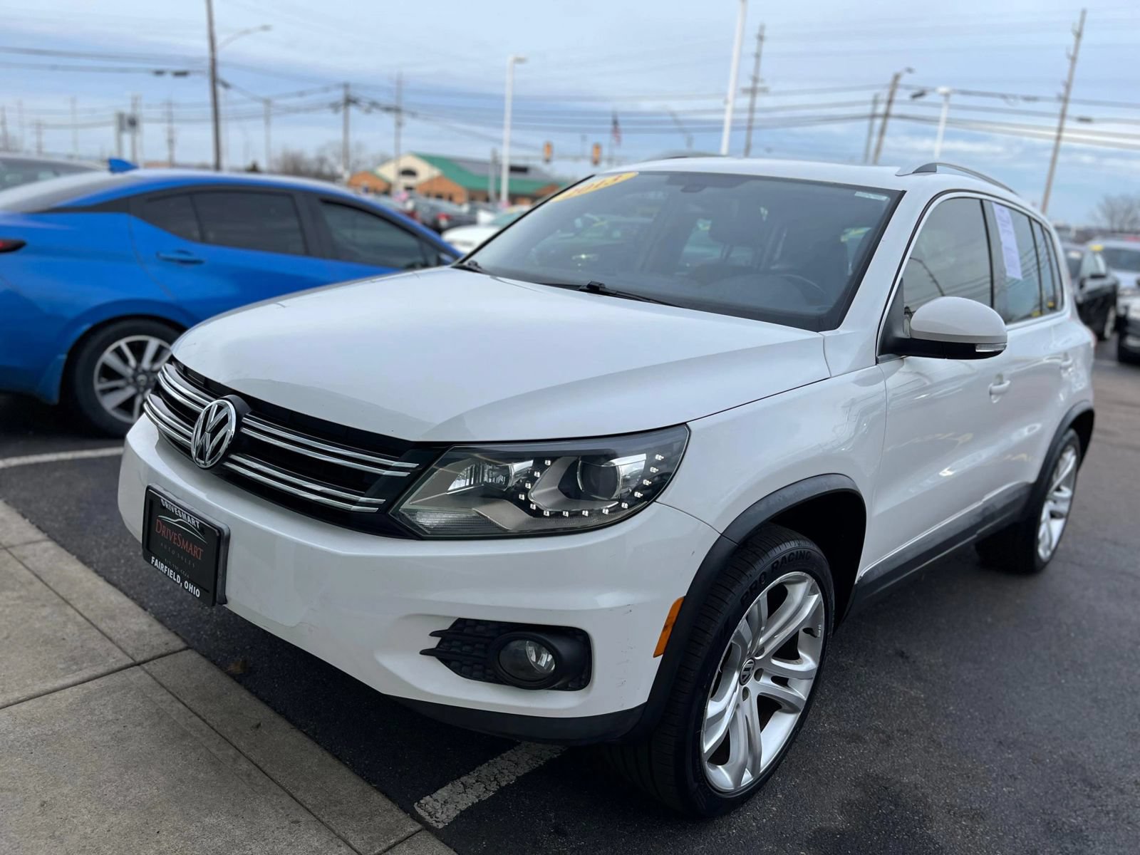 Used 2013 Volkswagen Tiguan SEL FWD image 2