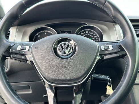 Used 2015 Volkswagen Golf TDI S image 11