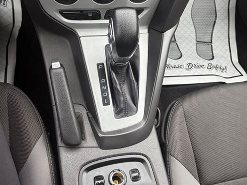 Used 2014 Ford Focus SE w/ SE Winter Package FWD image 15