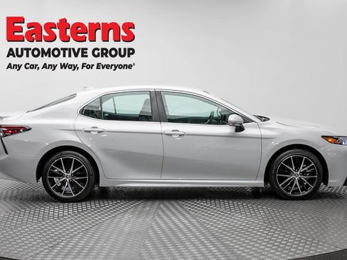 Used 2024 Toyota Camry SE w/ Cold Weather Package FWD image 4