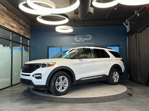 Used 2020 Ford Explorer XLT w/ Equipment Group 202A image 7