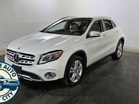 Used 2020 Mercedes-Benz GLA 250 4MATIC w/ Premium Package image 4
