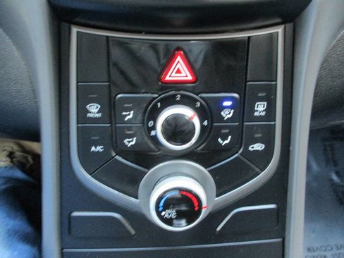 Used 2015 Hyundai Elantra SE w/ Option Group 03 image 37
