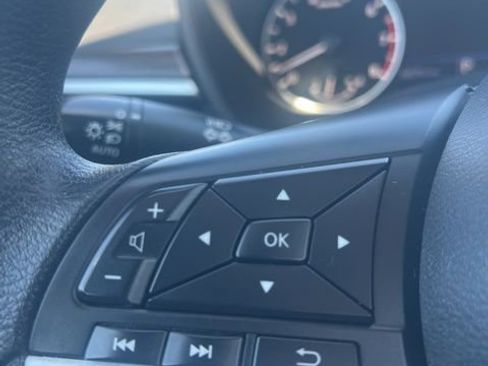 Used 2024 Nissan Altima 2.5 SV FWD image 14