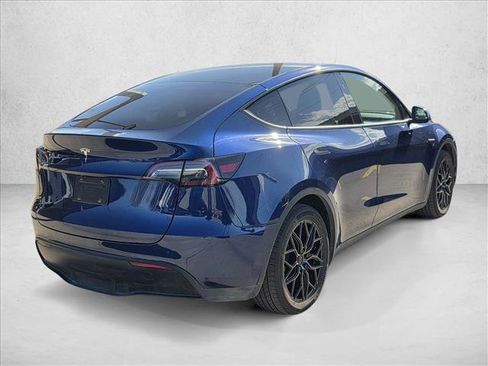 Used 2024 Tesla Model Y 2WD image 5