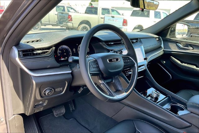 New 2026 Jeep Grand Cherokee Limited w/ Limited Altitude Package AWD/4WD image 6