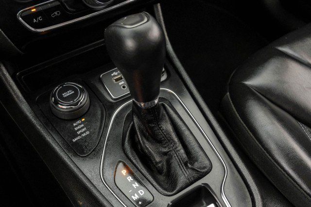 Used 2021 Jeep Cherokee Latitude Plus AWD/4WD image 27