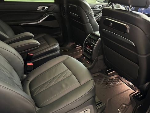 Certified 2025 BMW X7 M60i AWD/4WD image 30