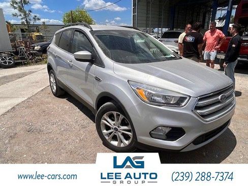 Used 2018 Ford Escape SE image 1